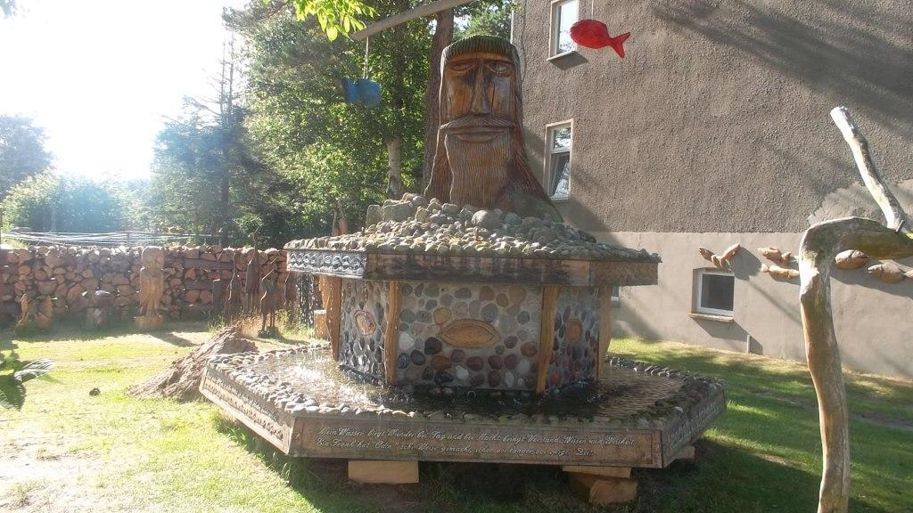 Brunnen der Weisheit - erbaut und Bilder von Siegfried Kümmel